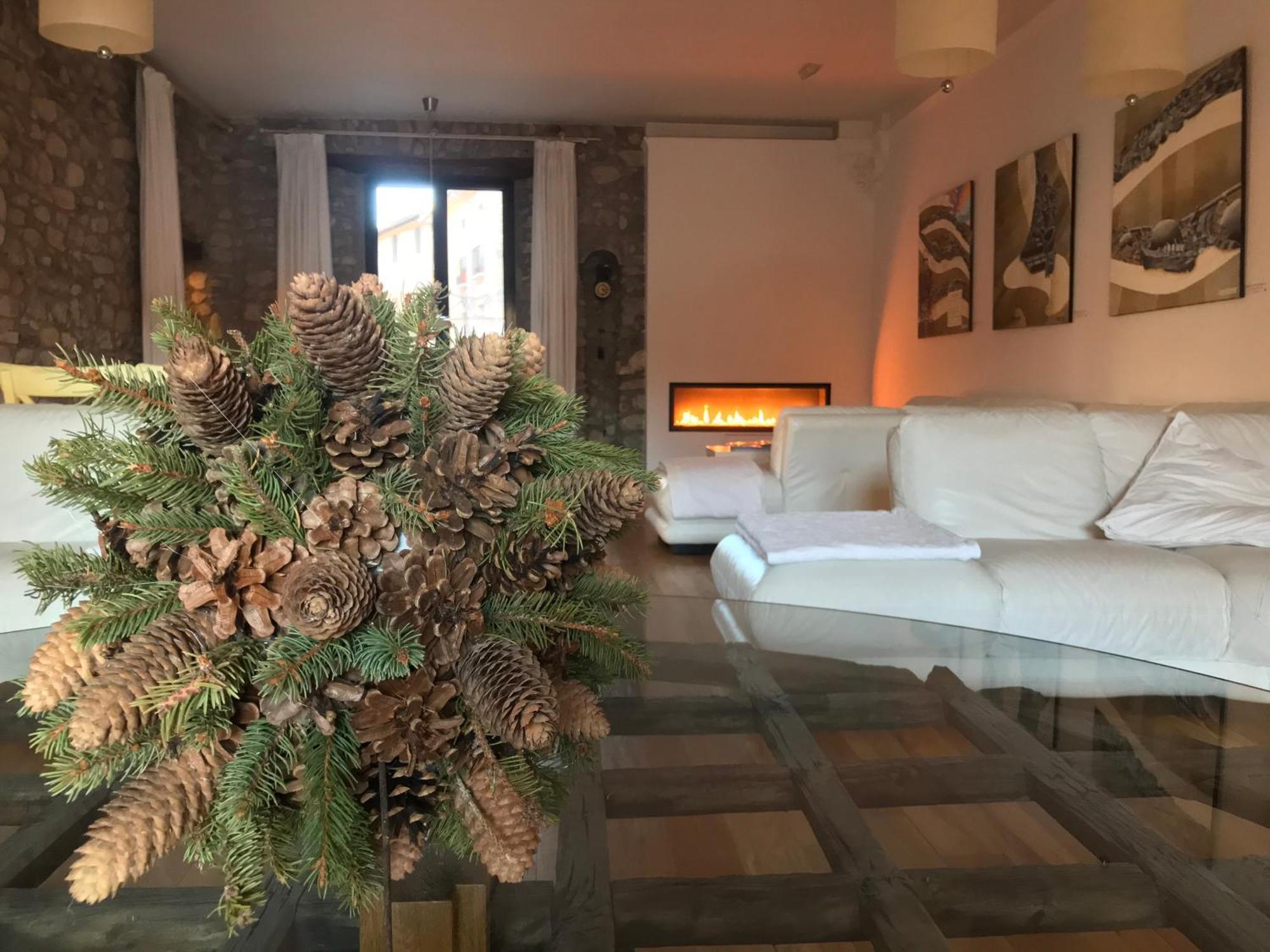 El Castell De La Pobla De Lillet (Adults Only) Βίλα Εξωτερικό φωτογραφία